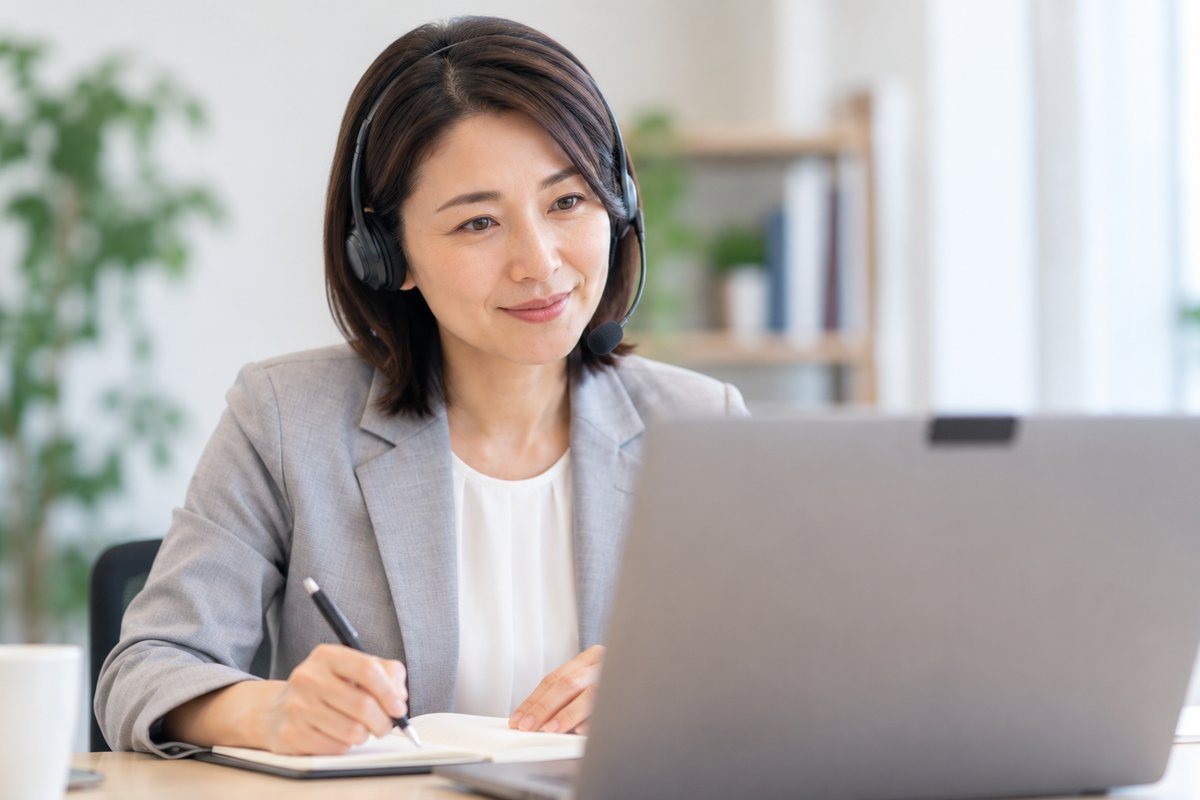 相談員が話を聴いているイメージ